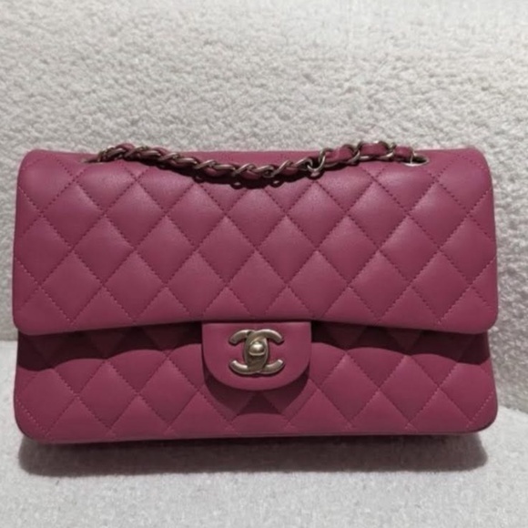 Chanel Medium - Picture 1 of 1